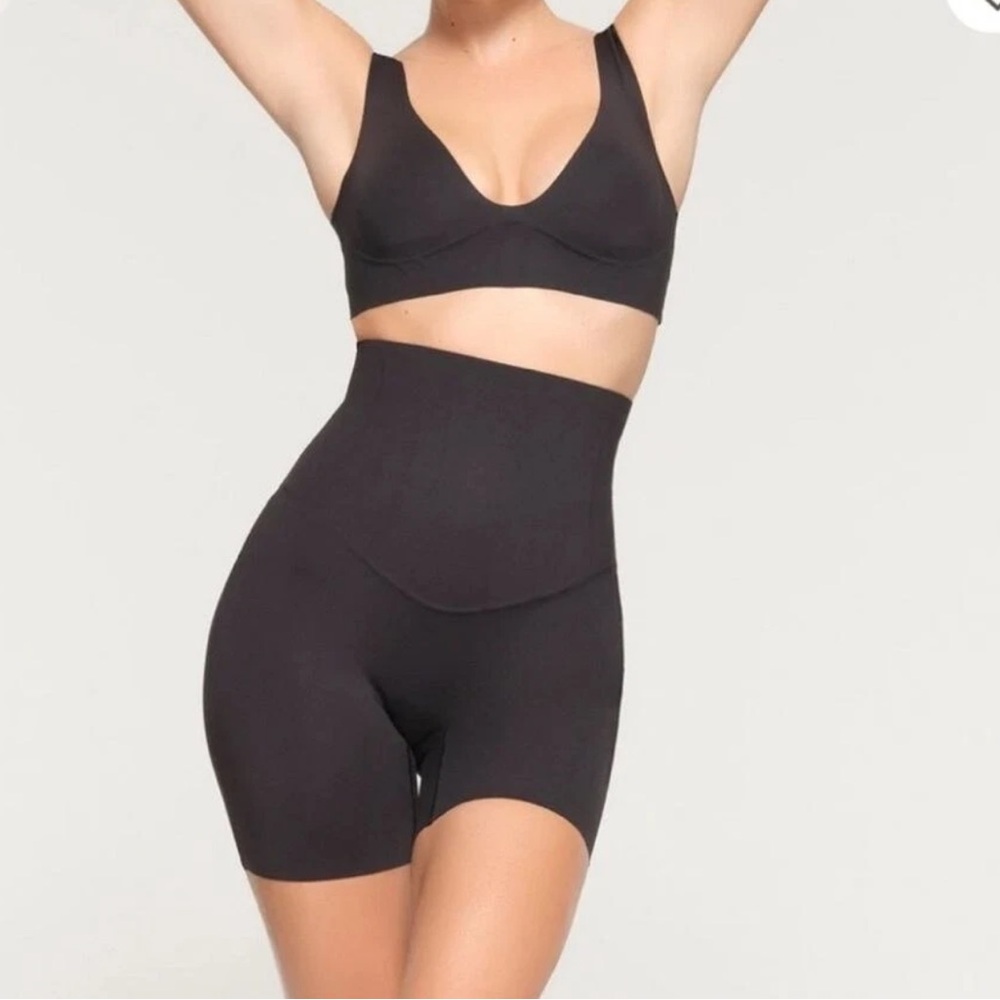 SKIMS BNWT Bonded Corset High Waist Shorts, Black, XXS
